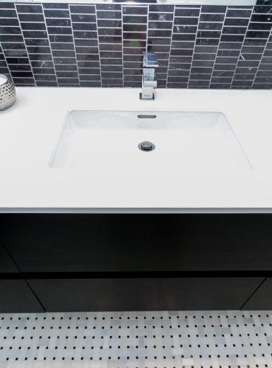 modern black and white bathroom, marble (1)